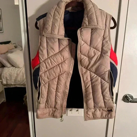 MOUNTAIN GOAT BY WHITE STAG vintage puffer vest - Picture 2 of 4